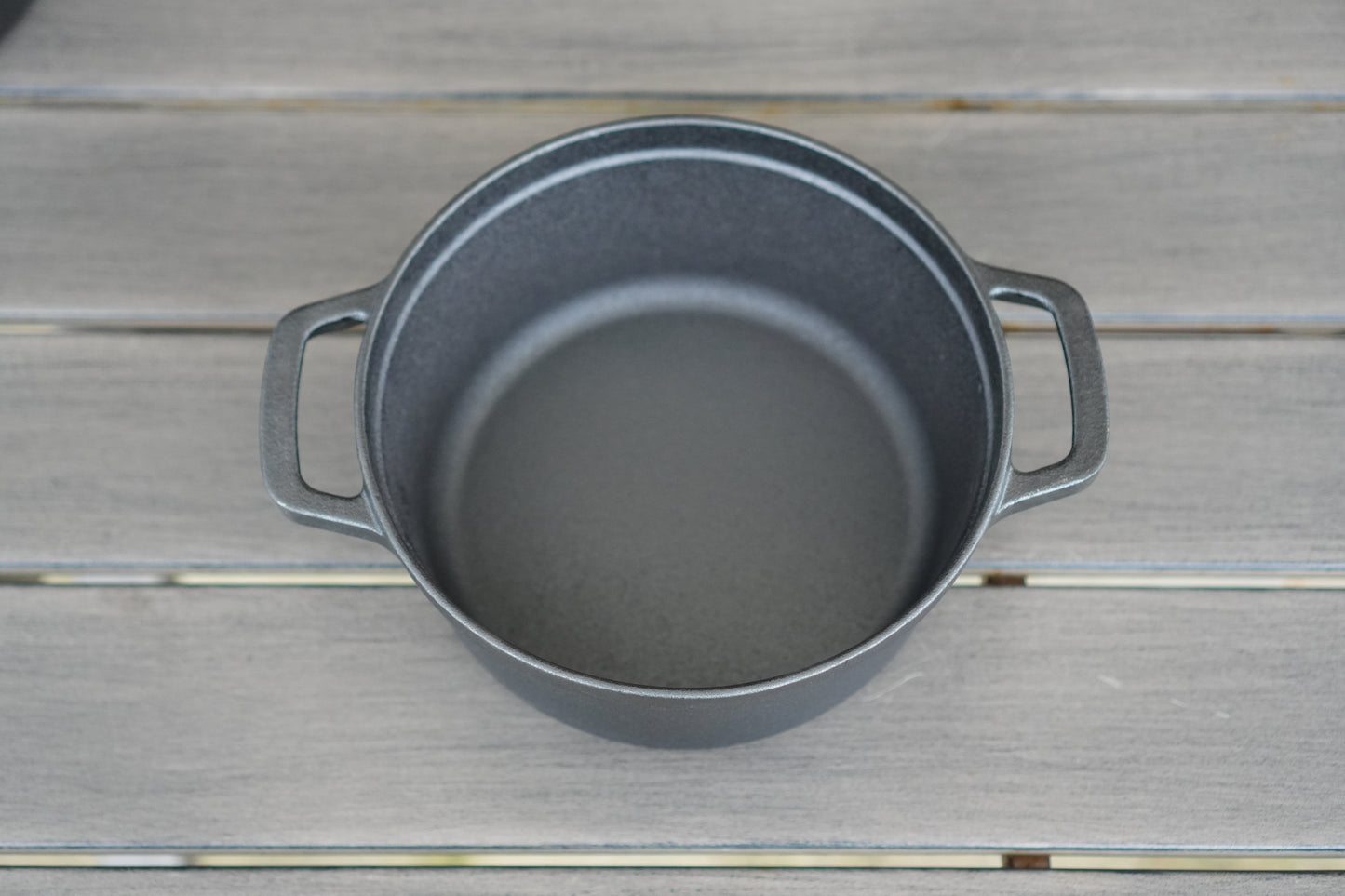 8 inch cast iron Dutch oven seasoned interior