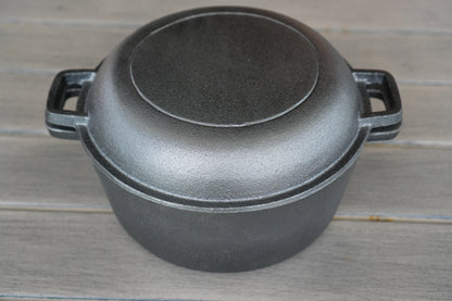 10 inch cast iron cauldron with reversible lid detail