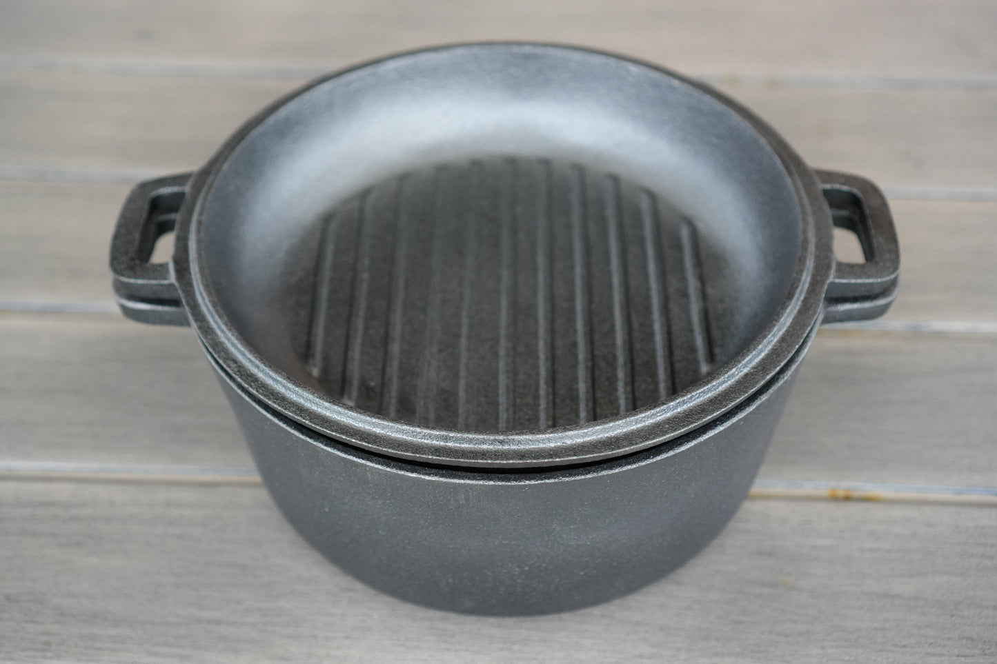 10 inch cast iron cauldron handle and bail detail