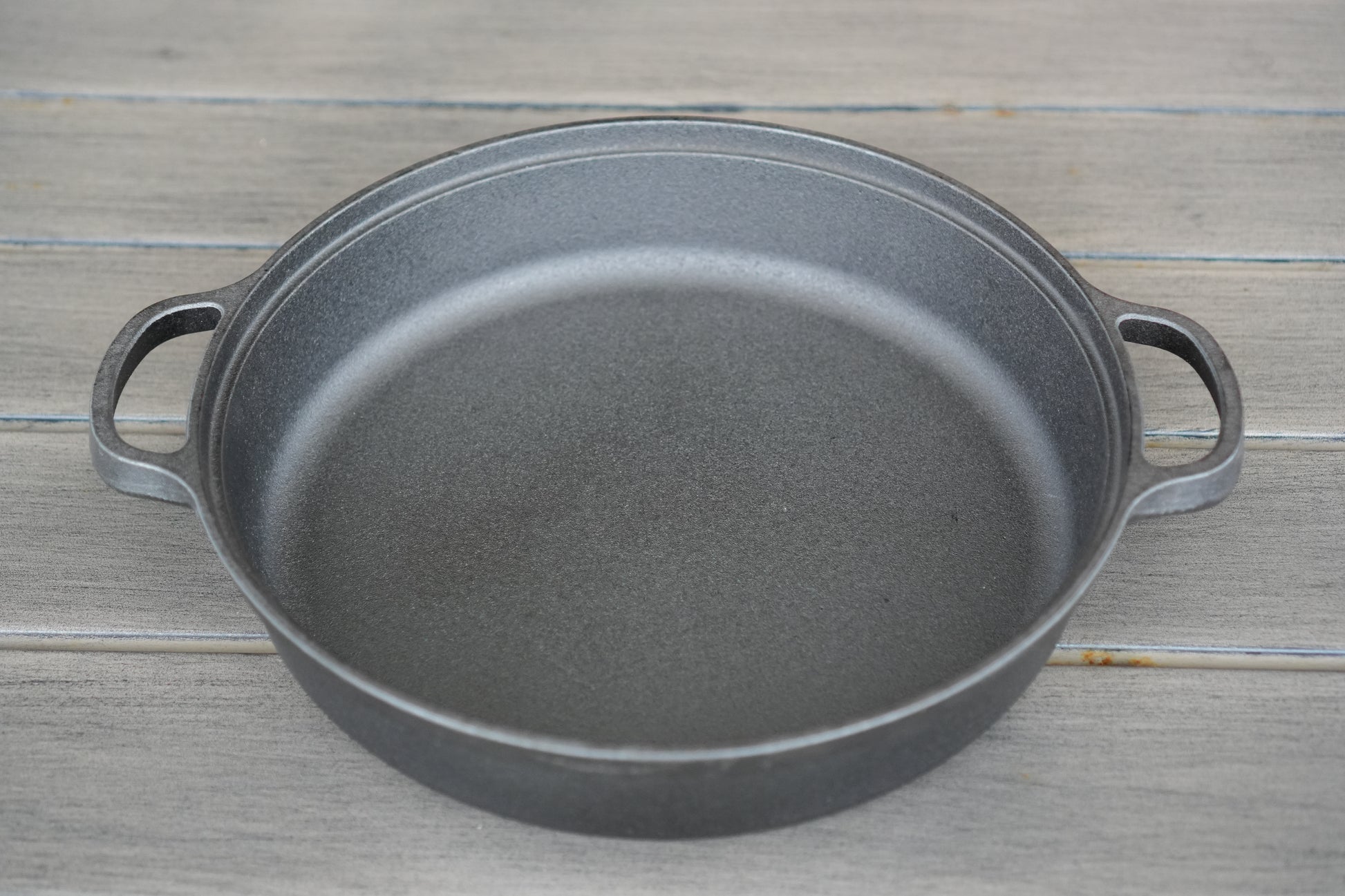12 inch deep cast iron roasting pan interior close-up