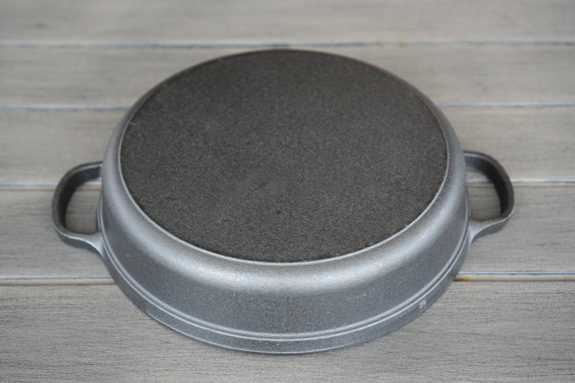 12 inch deep cast iron roasting pan handle detail