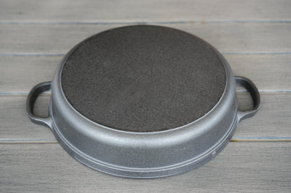 12 inch deep cast iron roasting pan handle detail