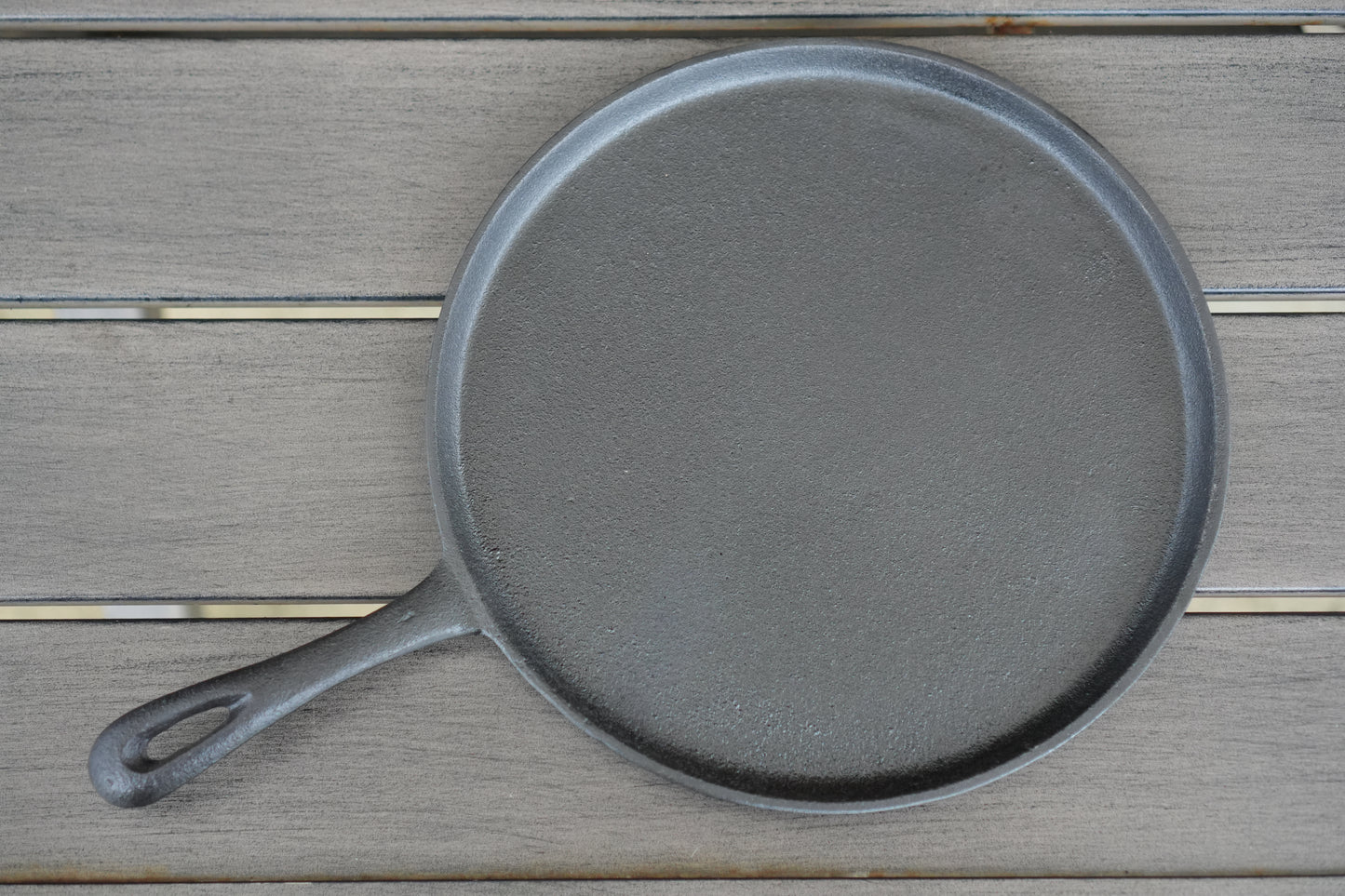 10 inch shallow cast iron skillet seasoned surface detail