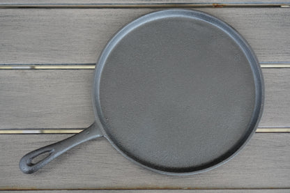 10 inch shallow cast iron skillet seasoned surface detail