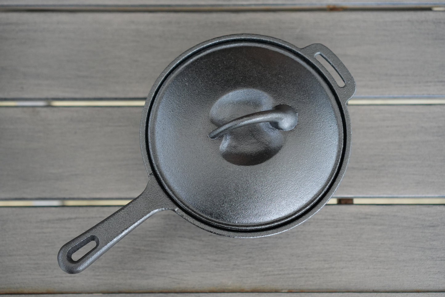 7.5 inch cast iron sauce pan lid detail close-up