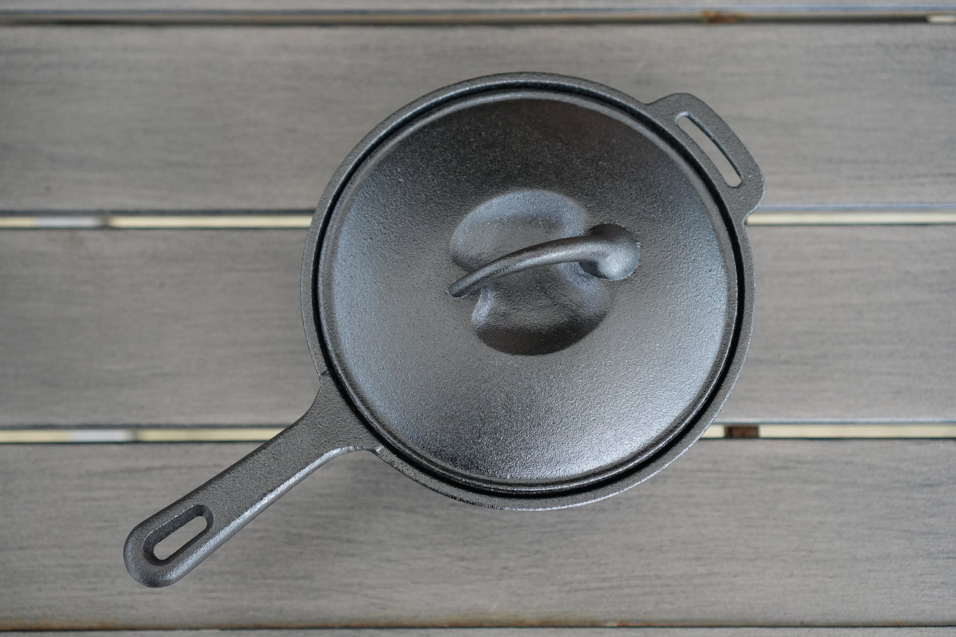 7.5 inch cast iron sauce pan lid detail close-up