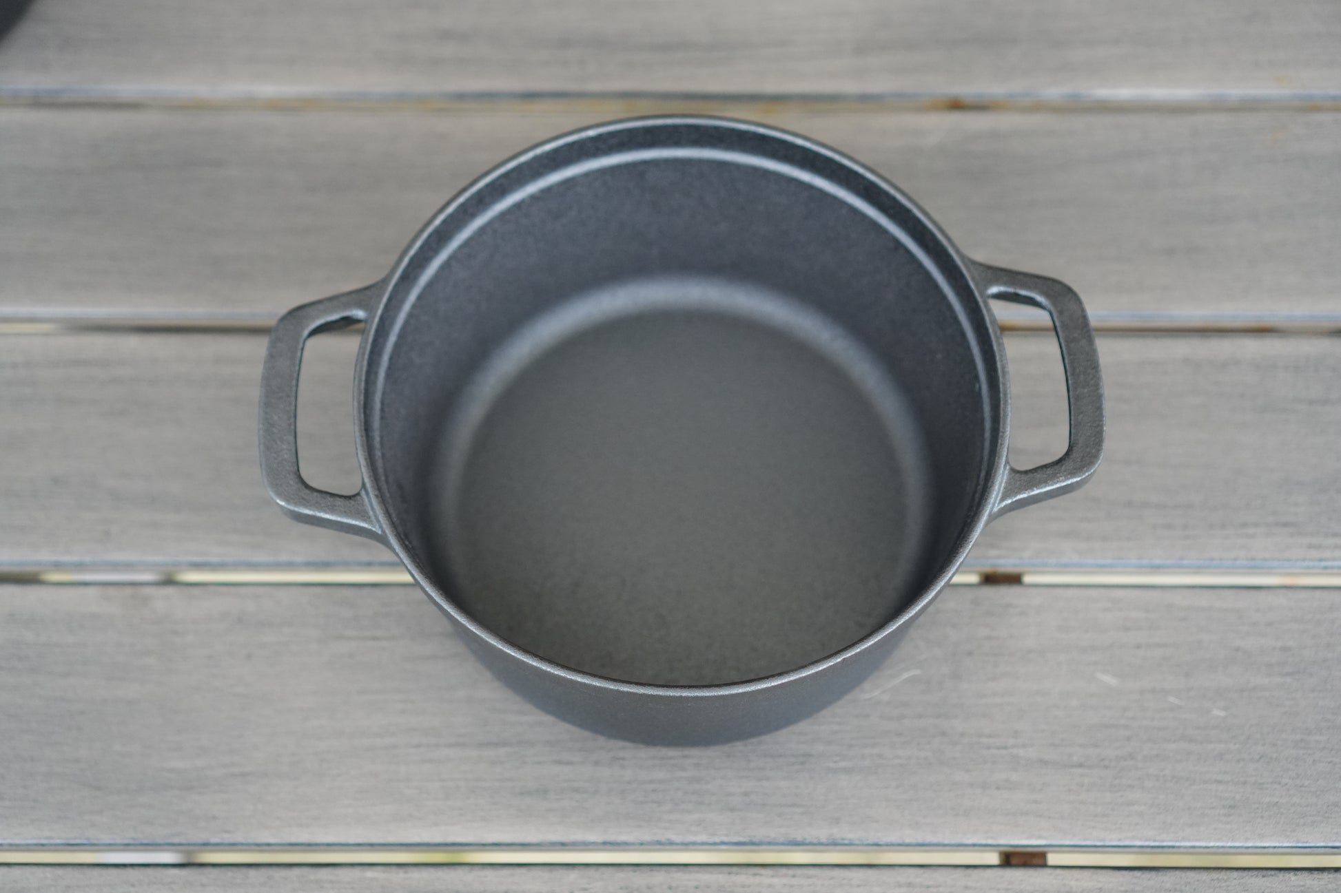 8 inch cast iron Dutch oven seasoned interior