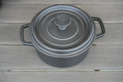 8 inch cast iron Dutch oven lid detail close-up