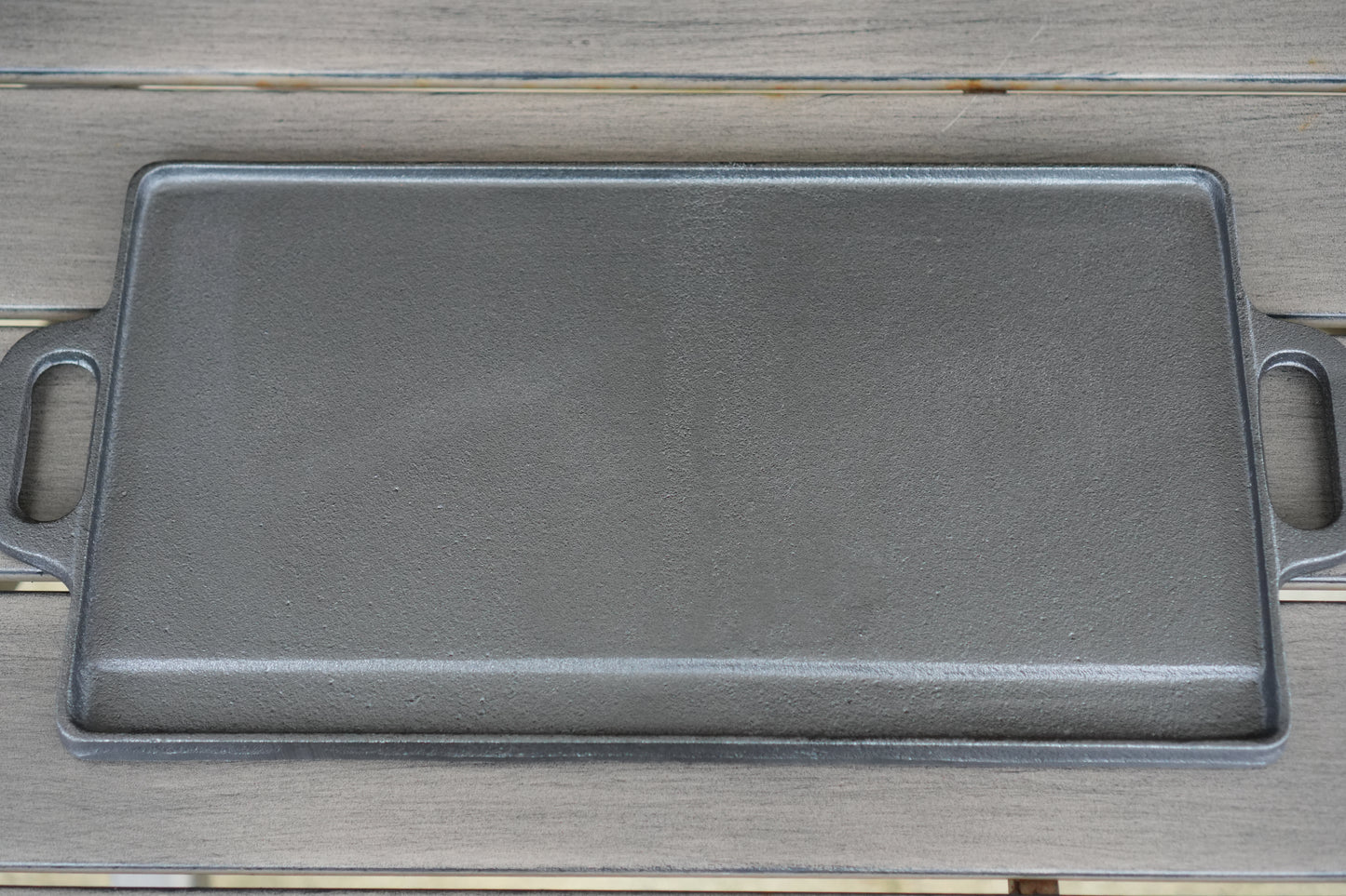 16x9 inch cast iron griddle handle and edge detail