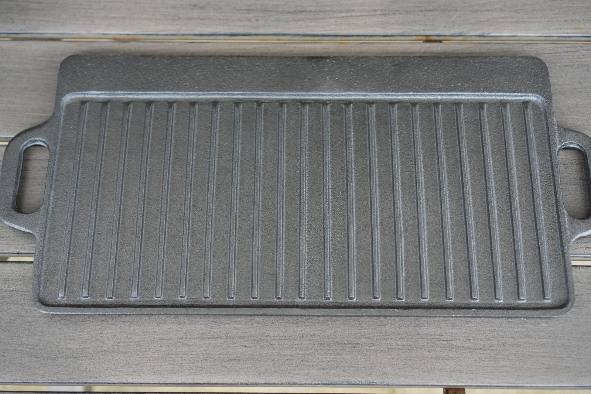 16x9 inch cast iron griddle product flat lay